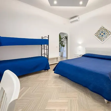 神圣海岸酒店 *